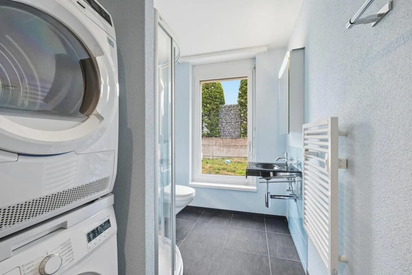 Felicità abitativa moderna con patio e giardino a Pfeffingen - Foto 13 di 17