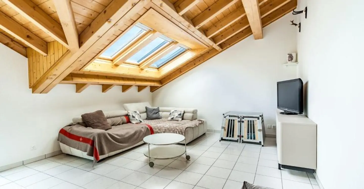 Character, Light and Mountain View: 4½-Room Penthouse in the Center of Visp - Photo 1 of 11