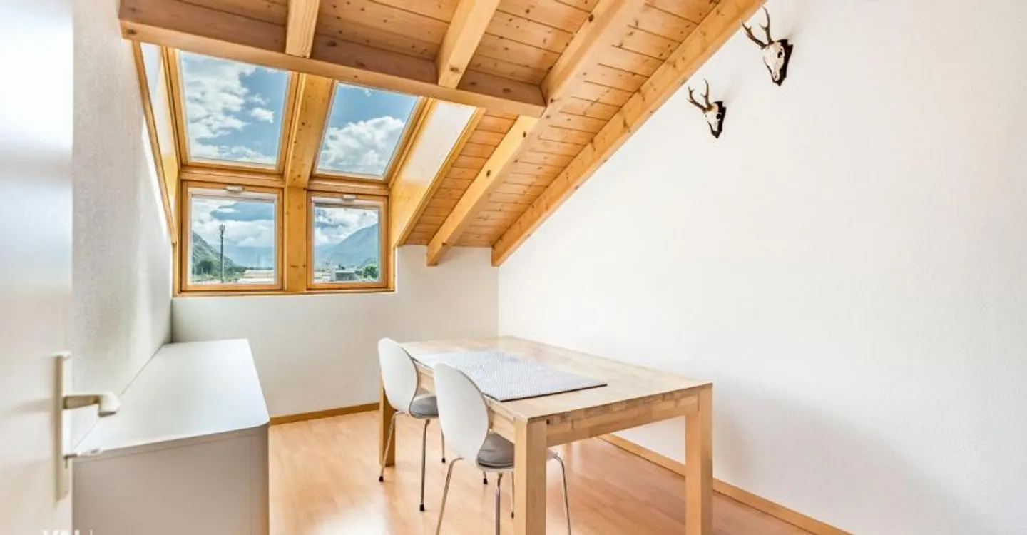 Character, Light and Mountain View: 4½-Room Penthouse in the Center of Visp - Photo 6 of 11