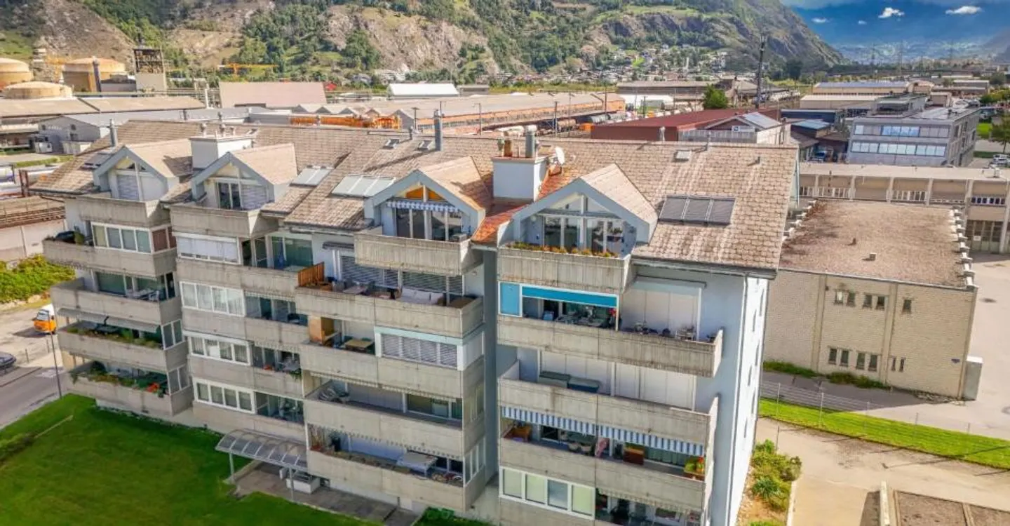 Character, Light and Mountain View: 4½-Room Penthouse in the Center of Visp - Photo 11 of 11