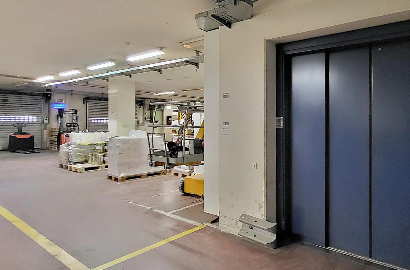 Espaces d'entrepôt/logistique au rez-de-chaussée - Photo 5 sur 6