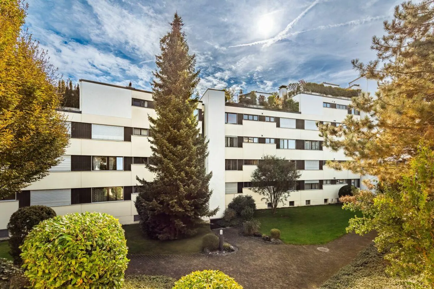 Schöne 4 1/2-Zimmerwohnung in Steinhausen - Foto 1 von 21