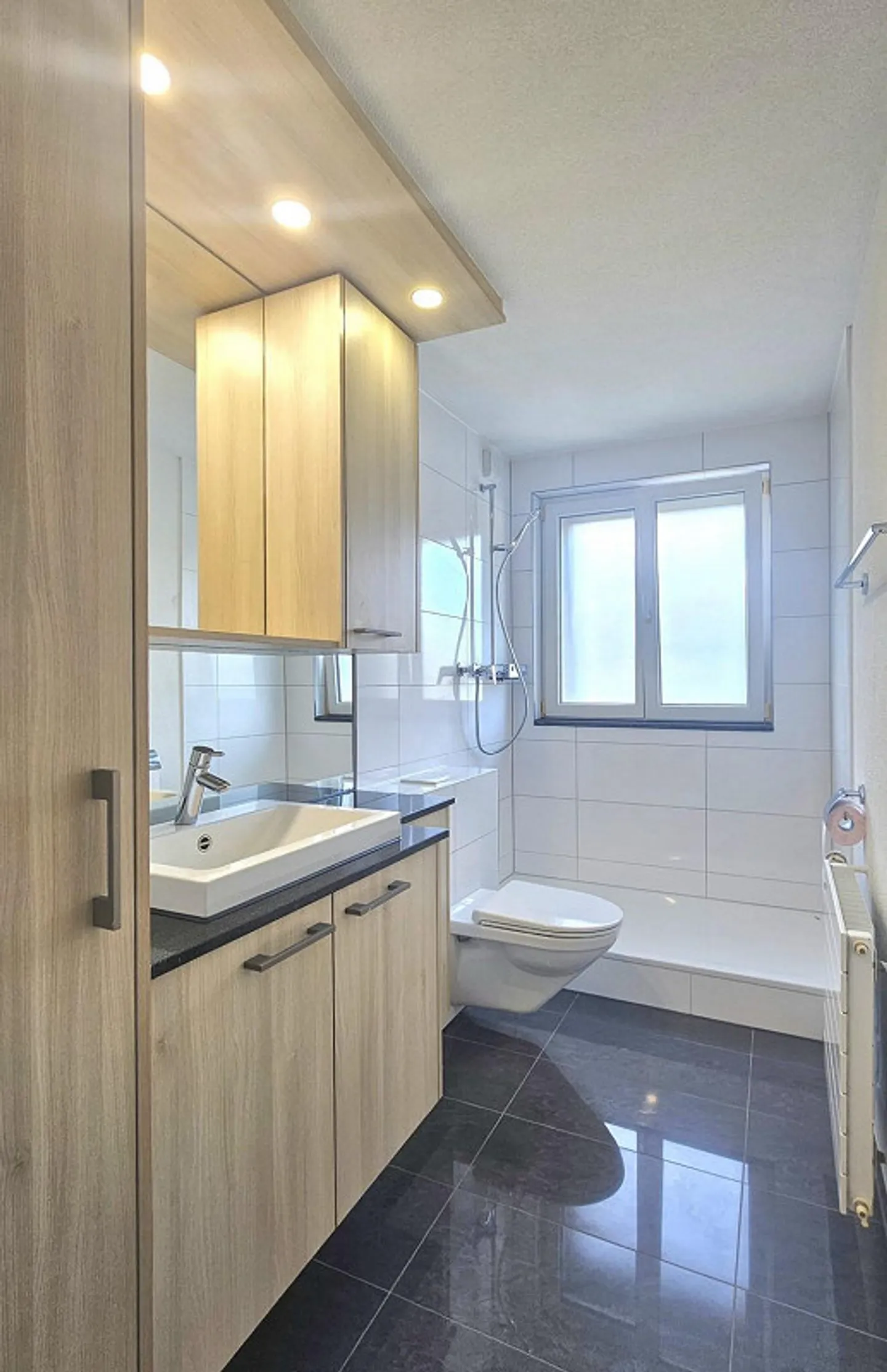 Appartement en attique récemment rénové - Photo 9 sur 13