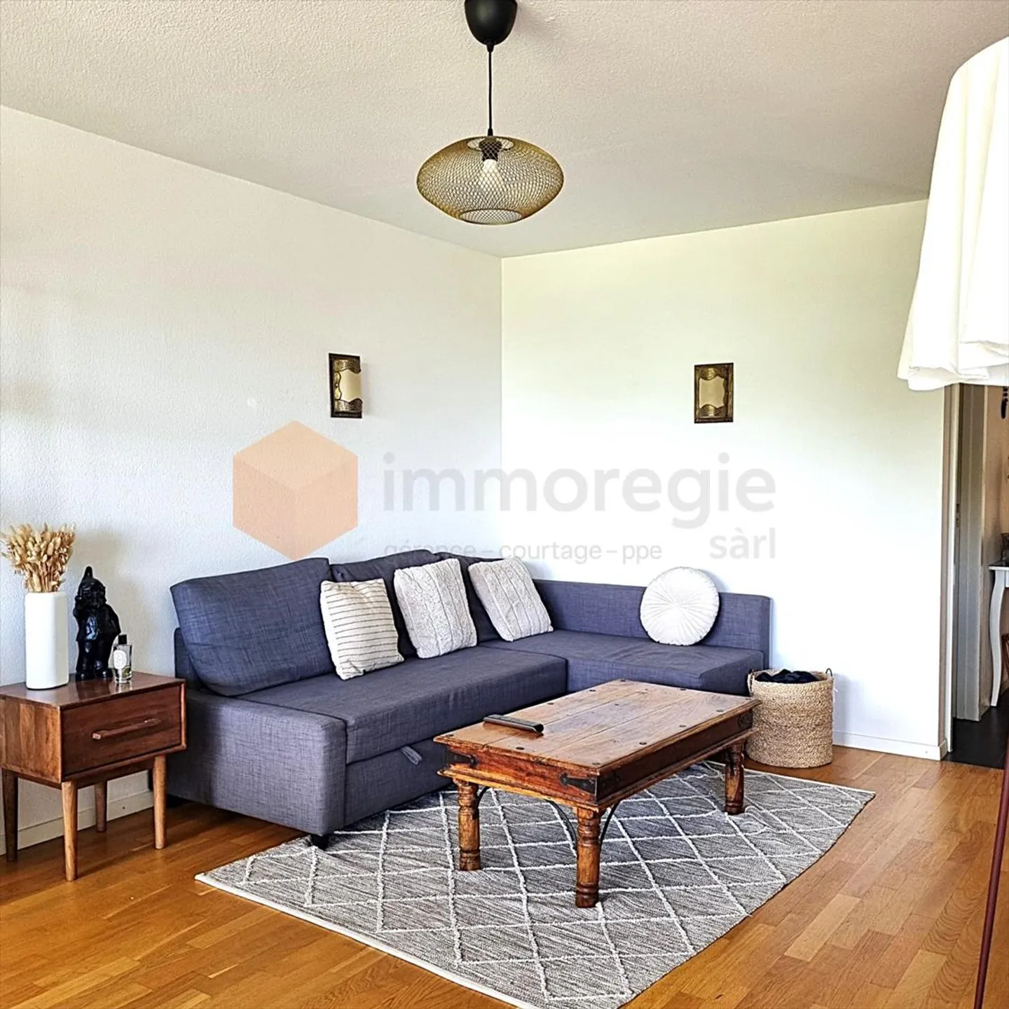 ALL INCLUSIVE Very nice 3.5 room apartment with underground parking space and utilities included - Photo 2 of 9