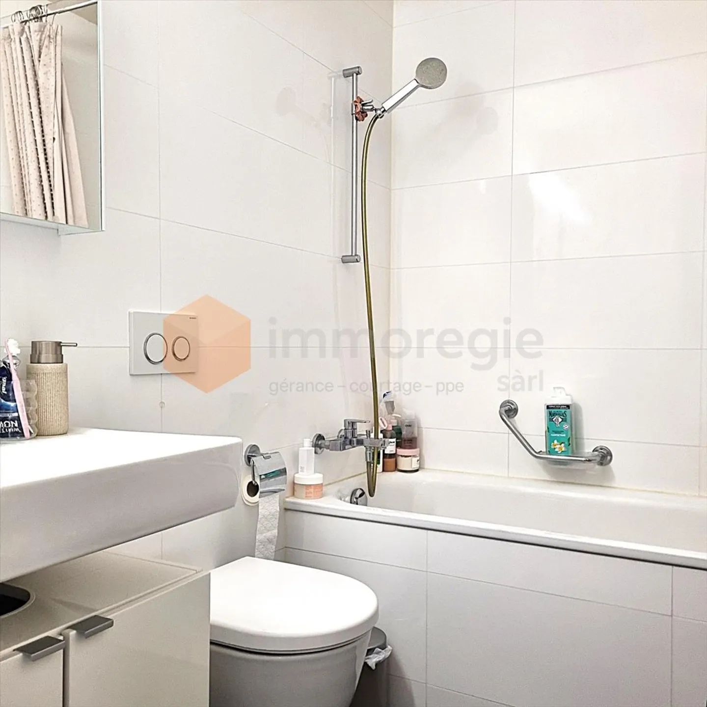 ALL INCLUSIVE Very nice 3.5 room apartment with underground parking space and utilities included - Photo 8 of 9