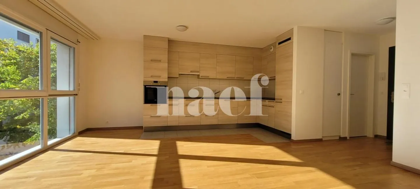 Bright modern 2.5-room apartment on the 1st floor - Photo 1 of 6