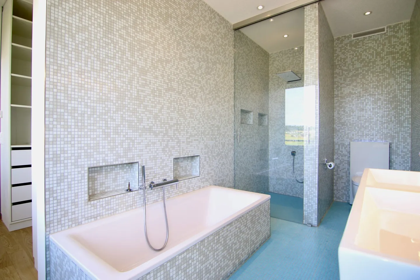 Exclusive Living Above the Rooftops of Lohn - Photo 6 of 12