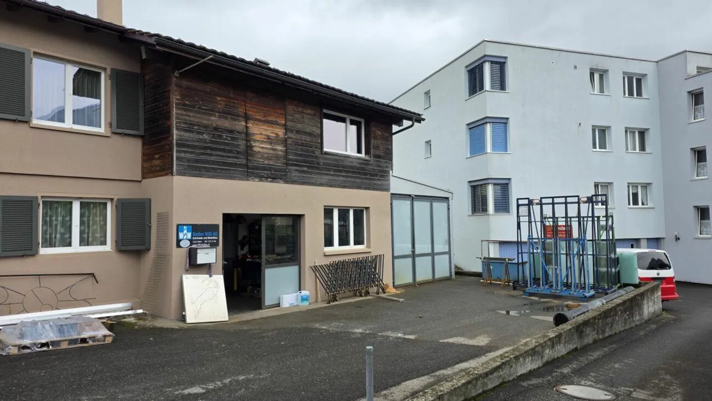 Spazio commerciale ideale con ufficio e parcheggi - Foto 4 di 10