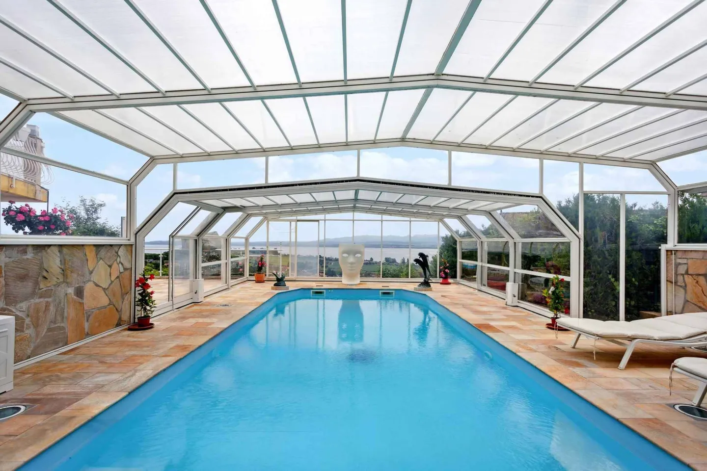 Family villa with unique panorama over Lake Neuchâtel and the Alps - Photo 11 of 13