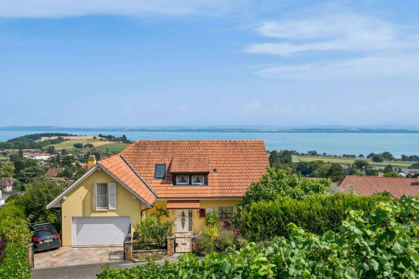 Family villa with unique panorama over Lake Neuchâtel and the Alps - Photo 12 of 13