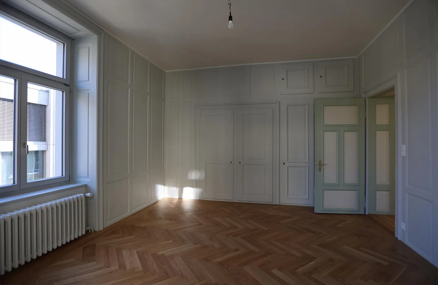 Spacious 4.5-room apartment with balcony in a villa - Photo 5 of 11