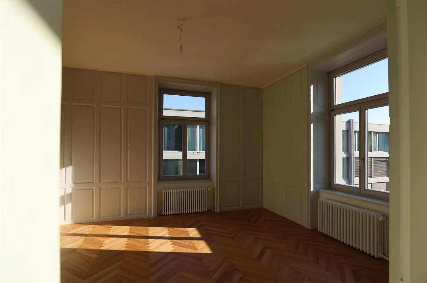 Spacious 4.5-room apartment with balcony in a villa - Photo 6 of 11