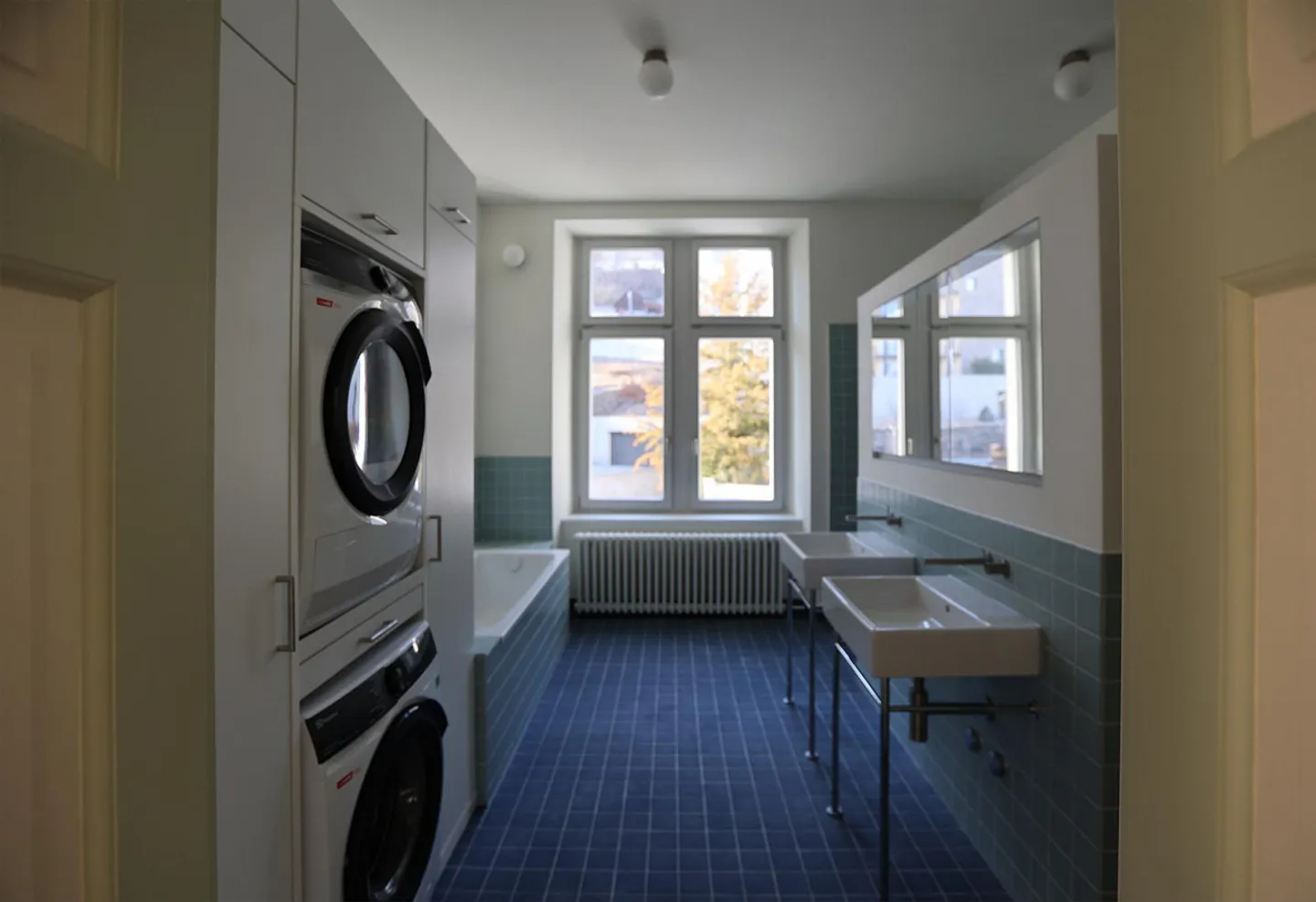 Spacious 4.5-room apartment with balcony in a villa - Photo 9 of 11