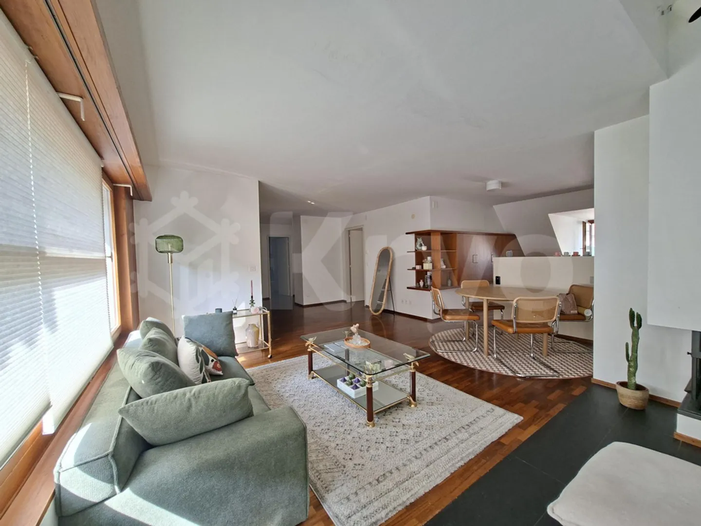 MAGNIFIKANTE 4.5 ZIMMER WOHNUNG MIT GROSSER BALKON - Foto 1 von 8
