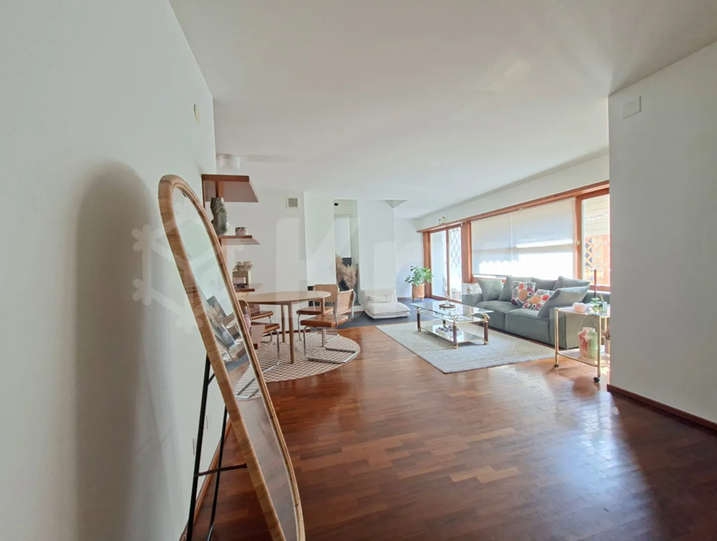 MAGNIFIKANTE 4.5 ZIMMER WOHNUNG MIT GROSSER BALKON - Foto 4 von 8