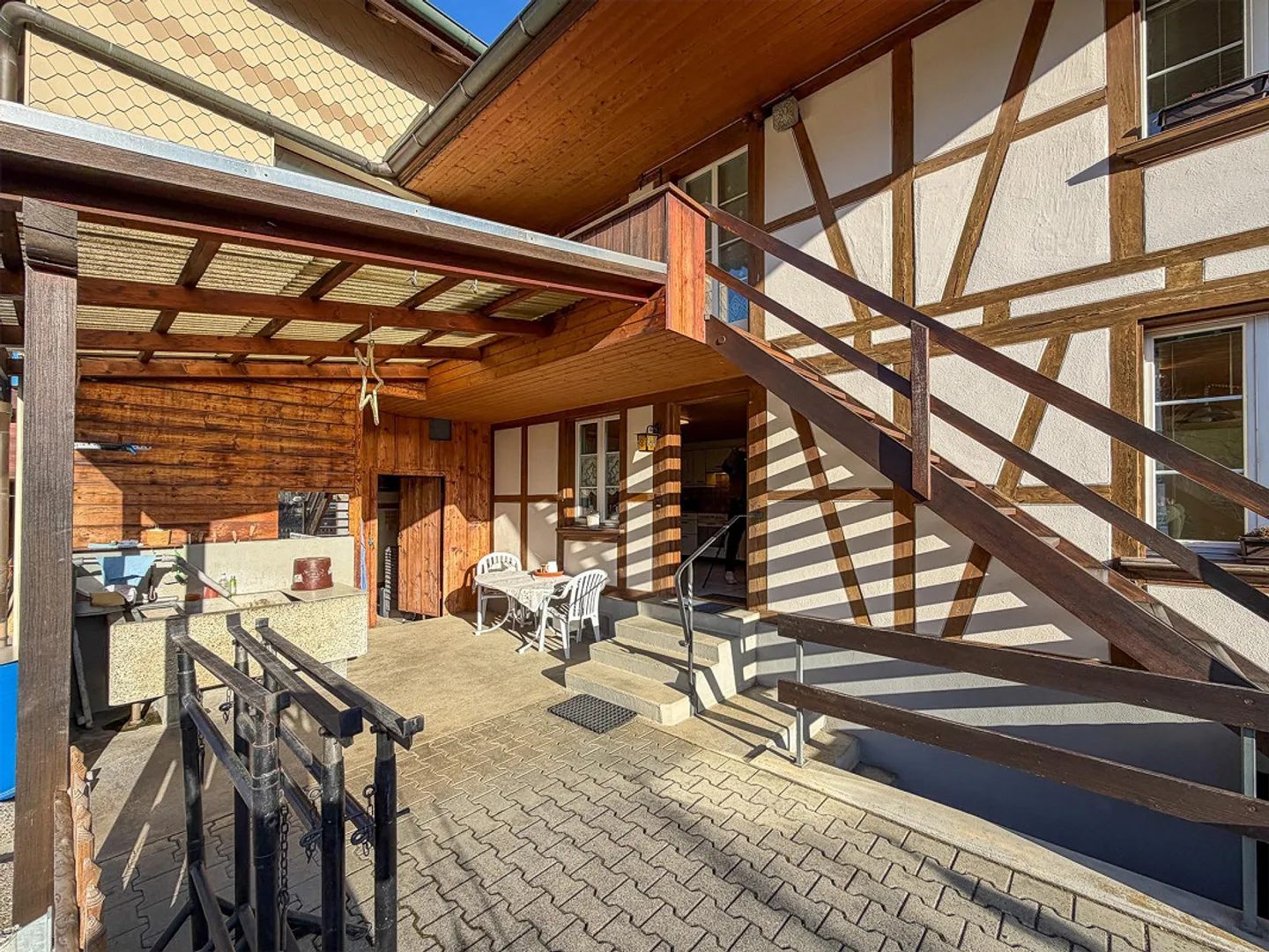 Two-family house on large property - Photo 9 of 30