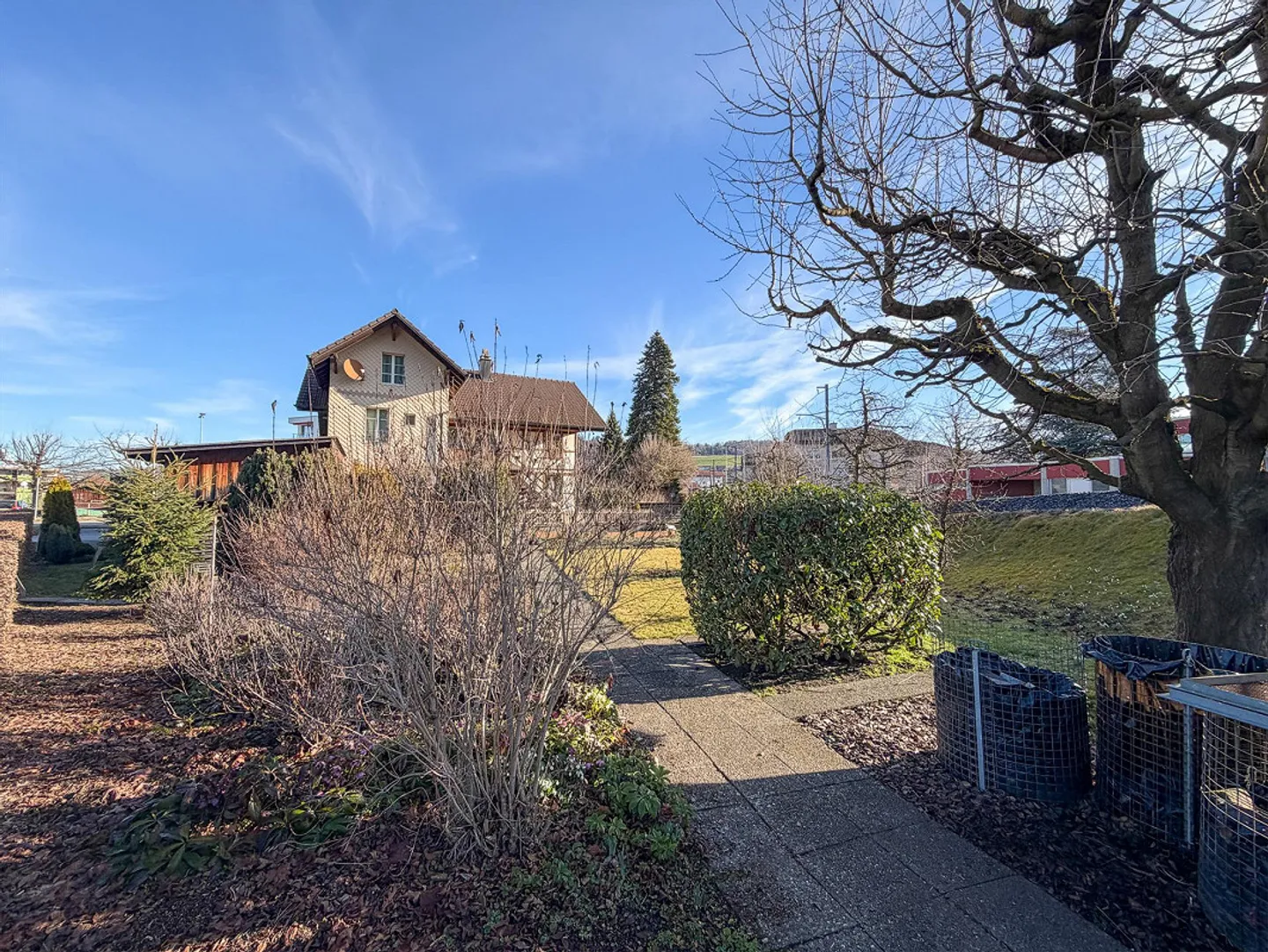 Two-family house on large property - Photo 2 of 30