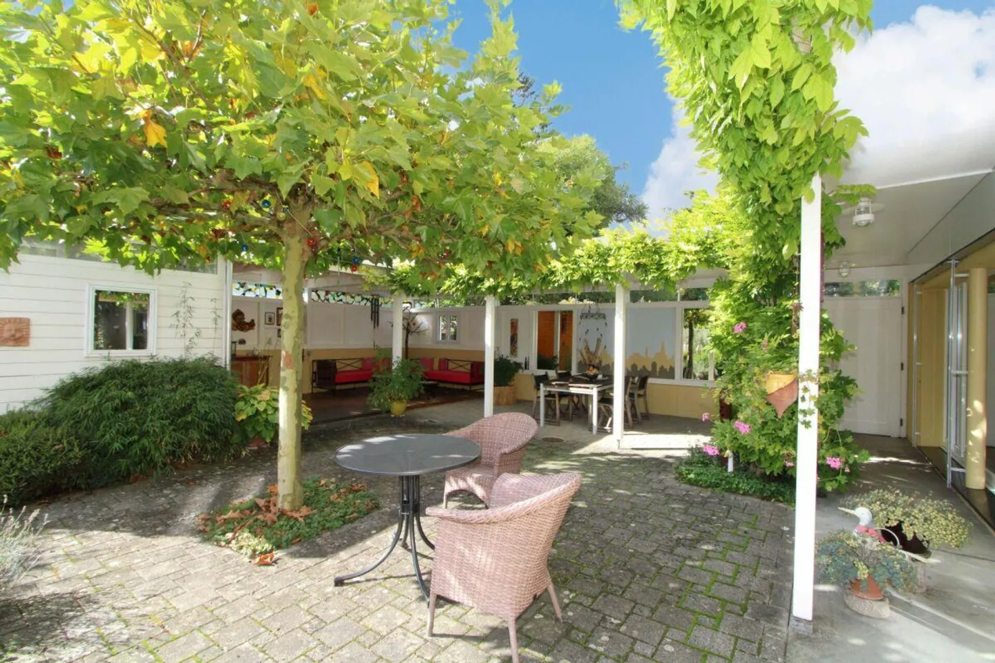 Votre paradis résidentiel dans un endroit calme - Photo 4 sur 13