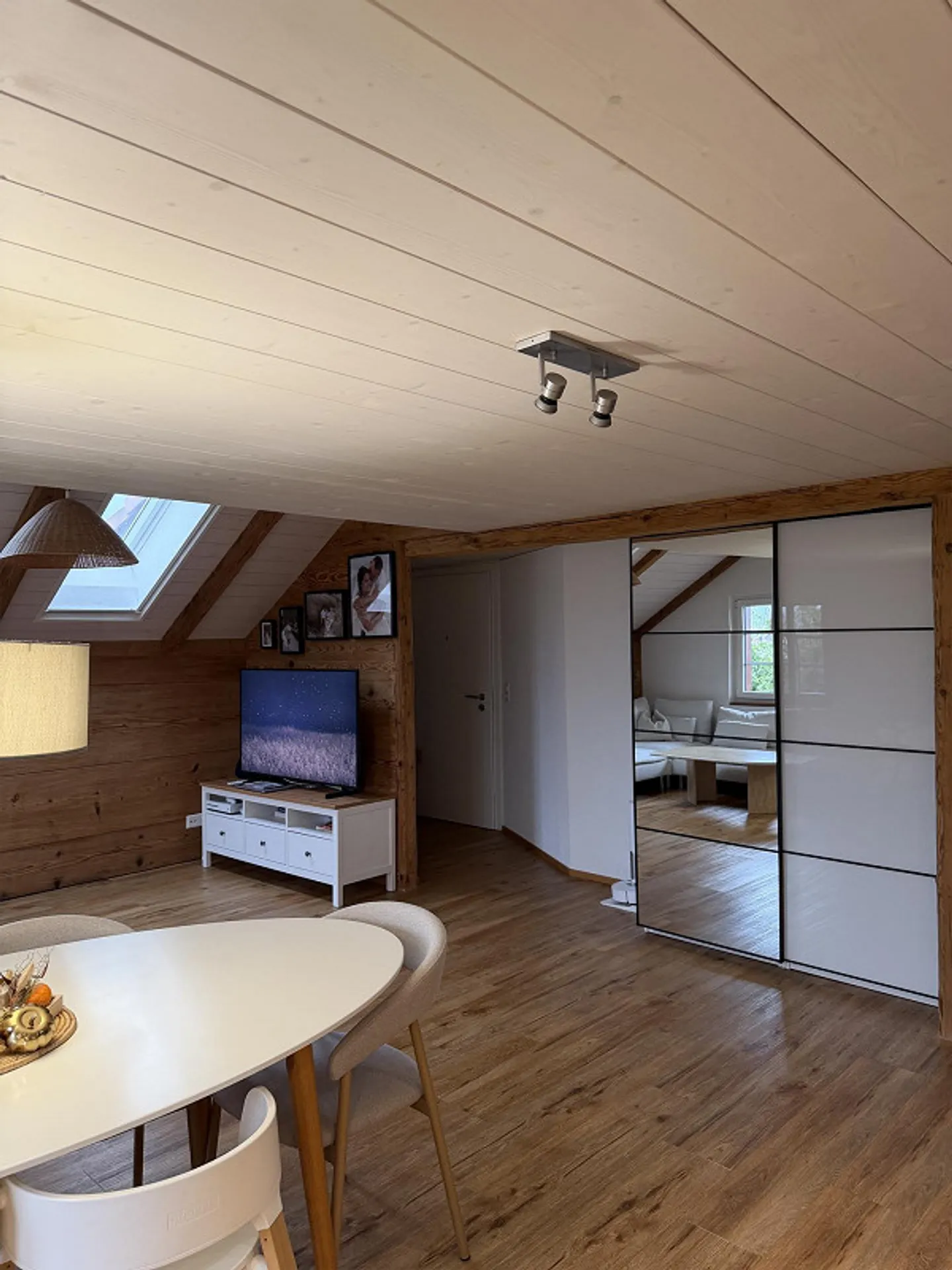 Charmante appartement de 3,5 pièces avec vue sur le Rigi et grand jardin à Ober - Photo 3 sur 20