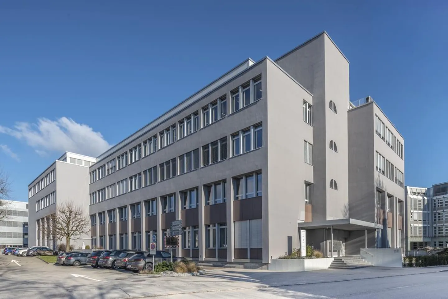 Espace de bureau agrandi à Liebefeld - 900m2 à louer - Photo 1 sur 9