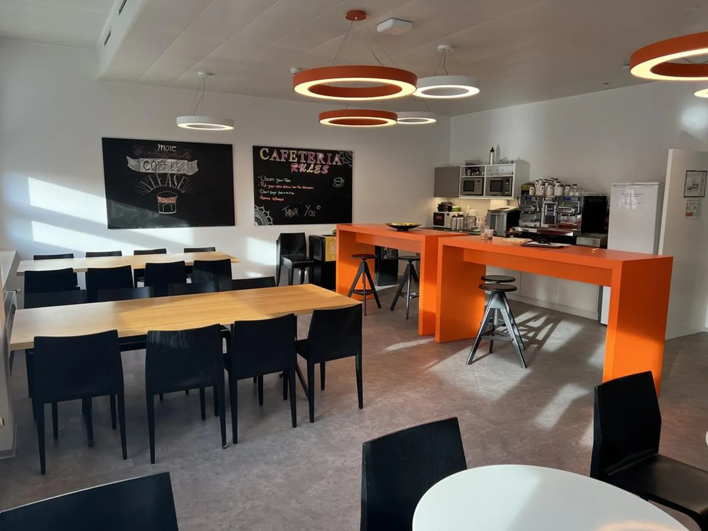 Espace de bureau agrandi à Liebefeld - 900m2 à louer - Photo 3 sur 9