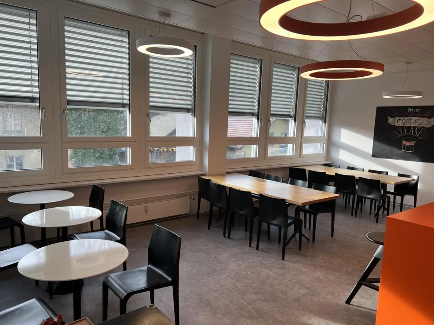 Espace de bureau agrandi à Liebefeld - 900m2 à louer - Photo 4 sur 9