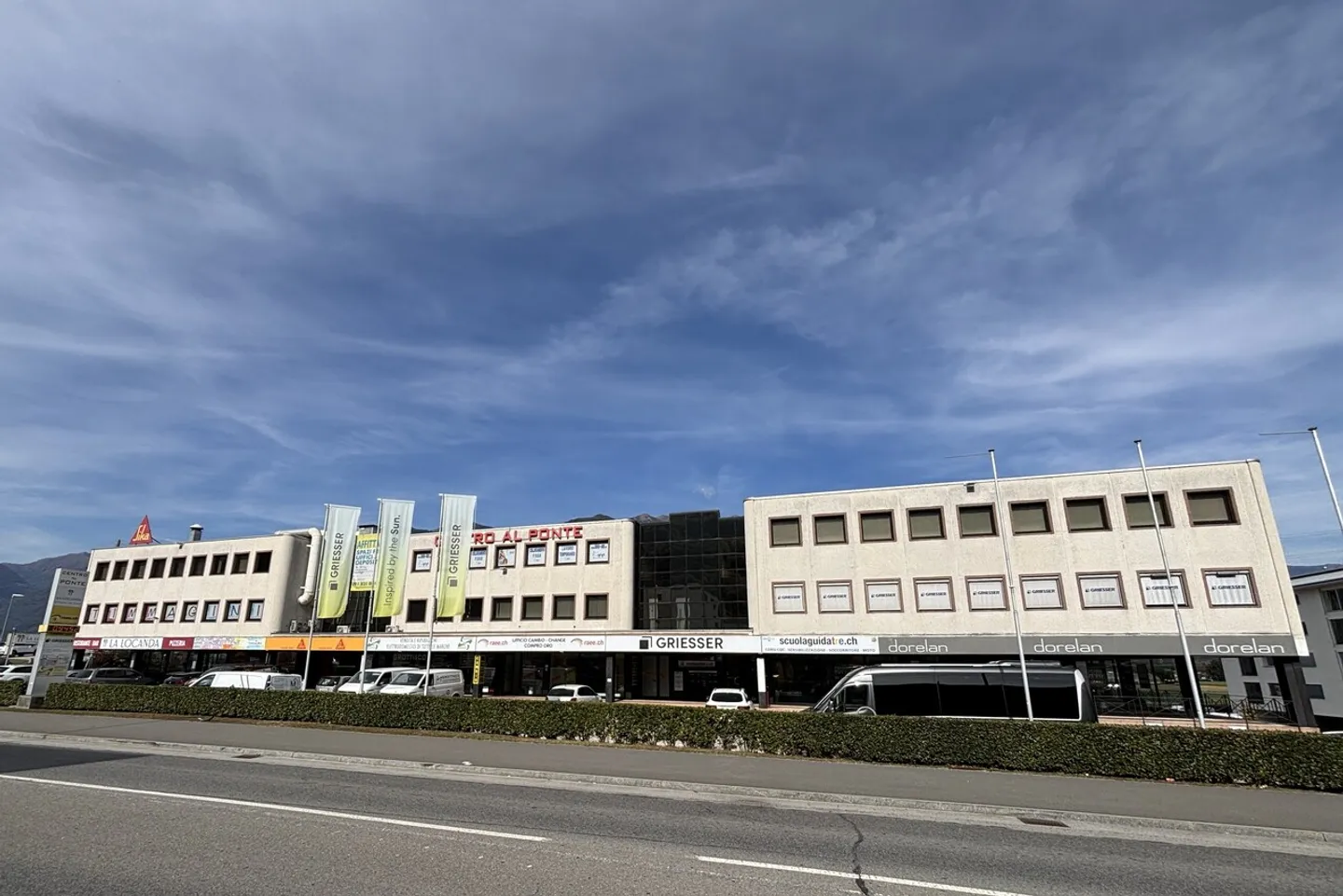 Appartamento in affitto a Cadenazzo, ampio spazio commerciale di 140 m² + 52 m² - Foto 1 di 8