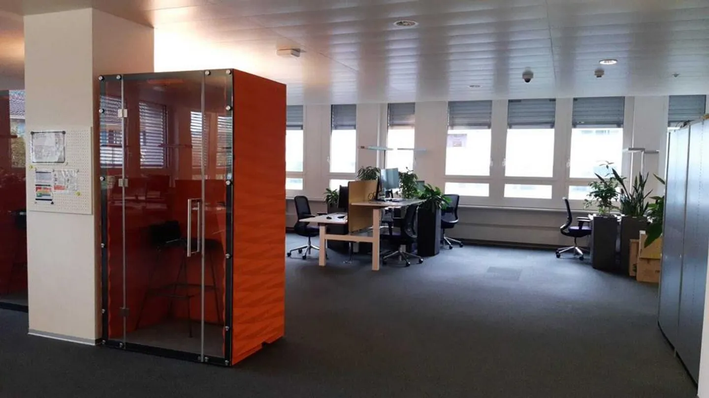 Espace de bureau agrandi à Liebefeld - 900m2 à louer - Photo 8 sur 9