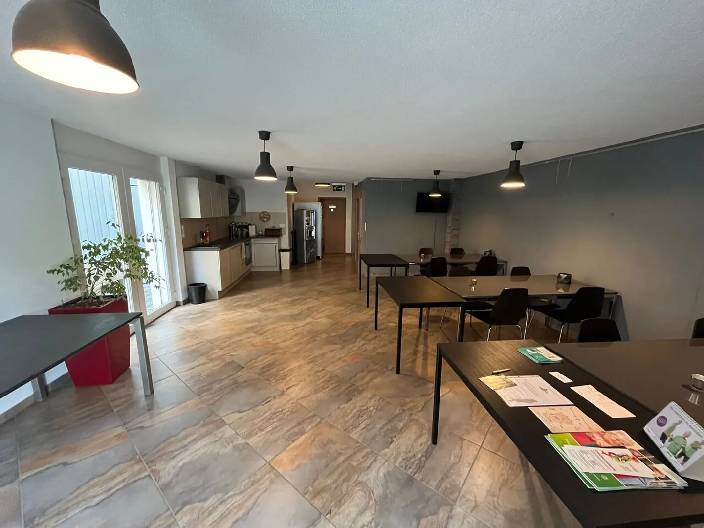 Very beautiful 3.5-room penthouse for rent in Bassecourt - Photo 3 of 9