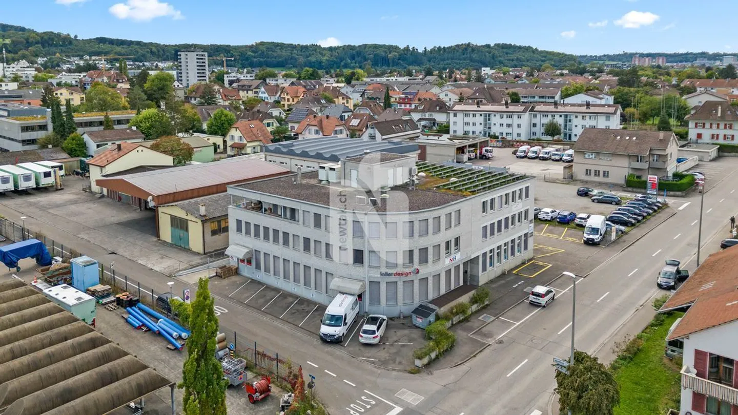 «Top-Investimento a Muttenz per artigiani - falegnameria, uffici, magazzino, garage sotterraneo e appartamento nella zona industriale» - Foto 1 di 13