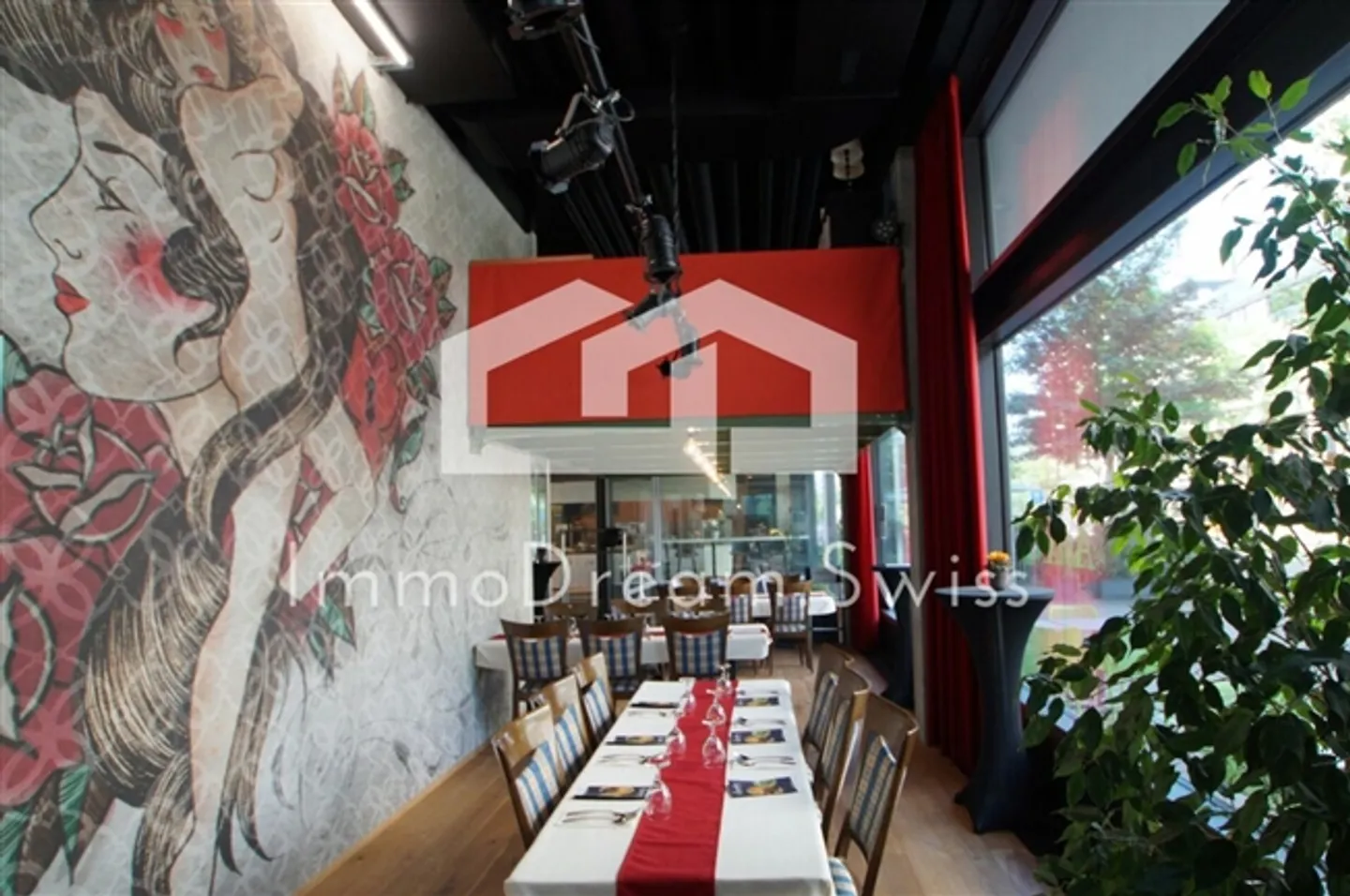 Attractive restaurant in prime location, with large terrace, as well as another separate commercial space - Photo 12 of 13