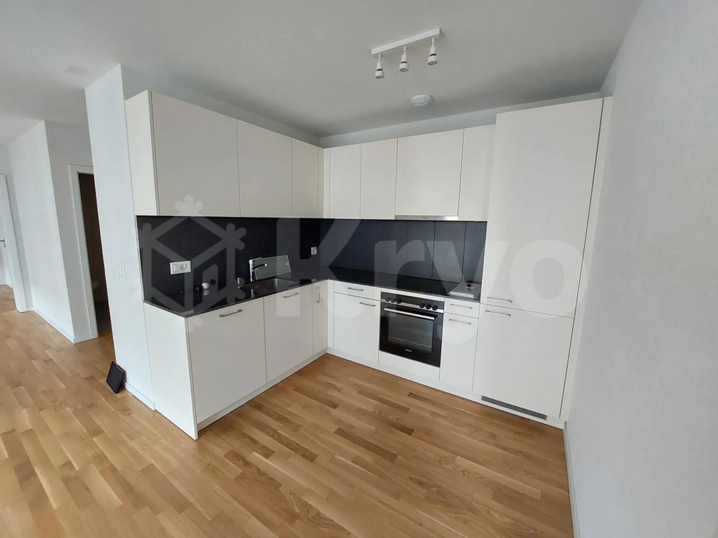 APPARTAMENTO MODERNO DI 3.5 LOCALI AL 3° PIANO IN CENTRO CITTÀ - Foto 1 di 8