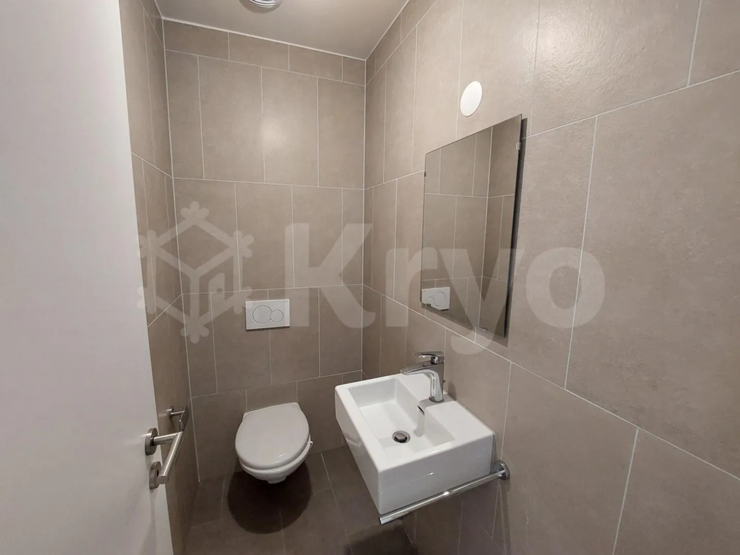 APPARTAMENTO MODERNO DI 3.5 LOCALI AL 3° PIANO IN CENTRO CITTÀ - Foto 6 di 8