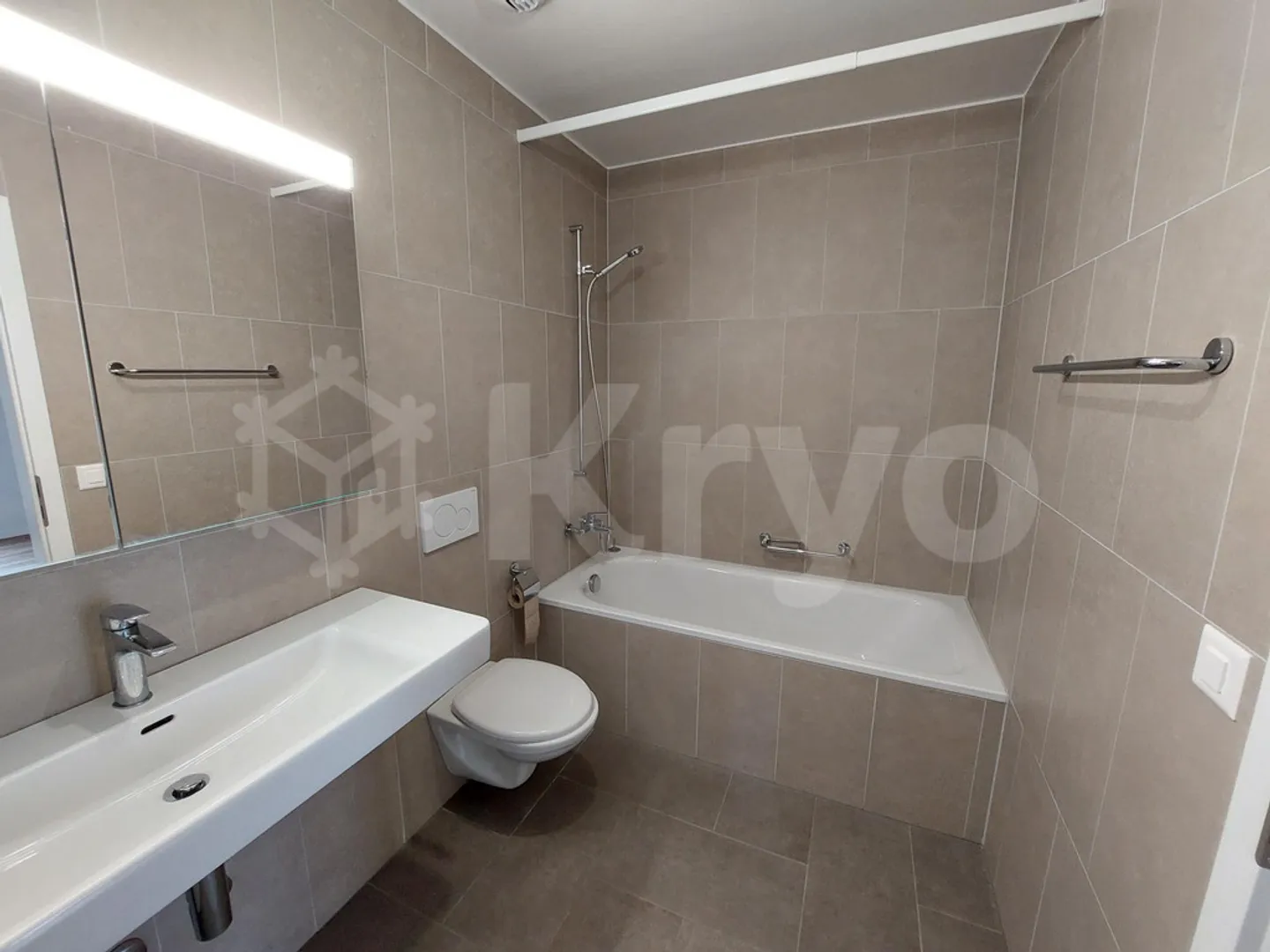 APPARTAMENTO MODERNO DI 3.5 LOCALI AL 3° PIANO IN CENTRO CITTÀ - Foto 7 di 8