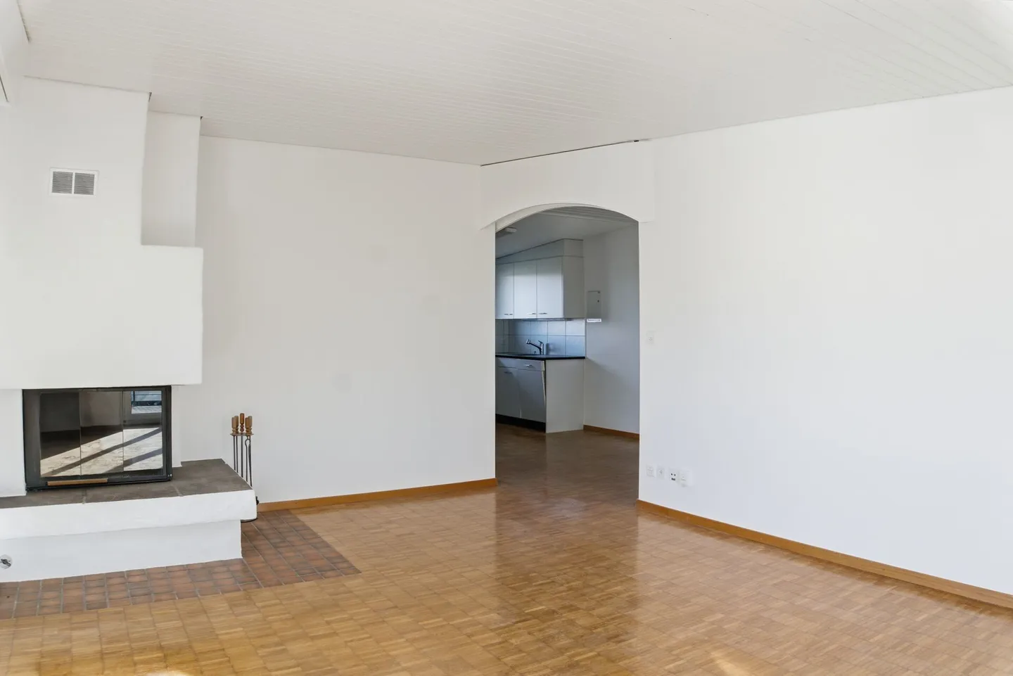 Appartement spacieux de 4,5 pièces avec cheminée à Busswil TG - Vivre avec charme et confort - Photo 2 sur 10