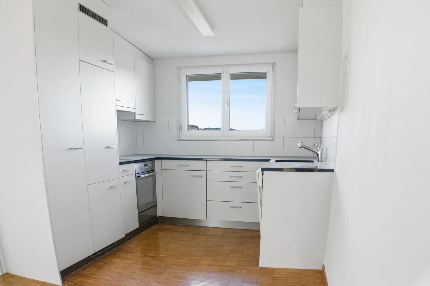 Appartement spacieux de 4,5 pièces avec cheminée à Busswil TG - Vivre avec charme et confort - Photo 3 sur 10