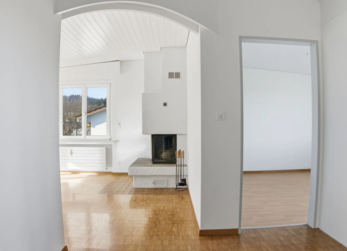 Appartement spacieux de 4,5 pièces avec cheminée à Busswil TG - Vivre avec charme et confort - Photo 4 sur 10