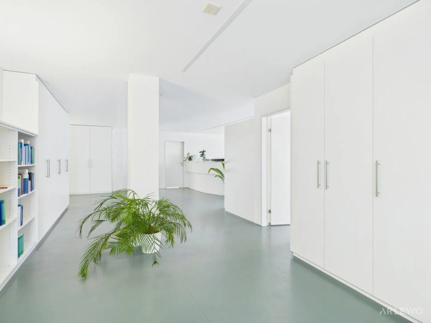 Espace commercial lumineux et développé - Photo 2 sur 10