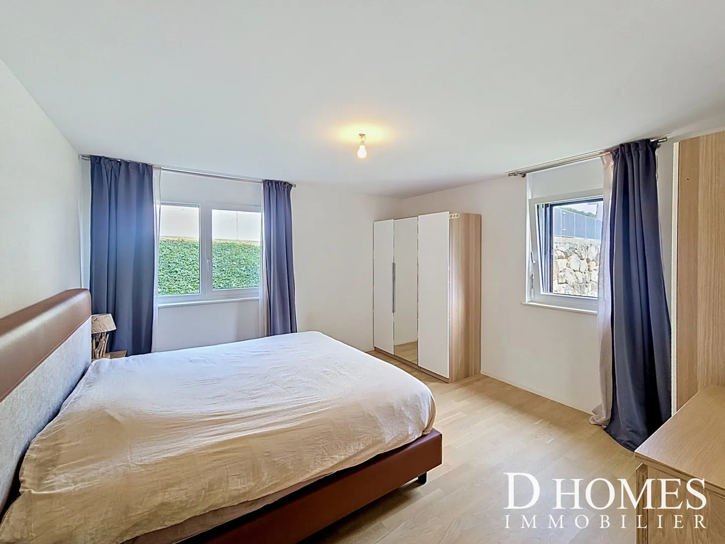 Stunning 4.5-room apartment--terrace and lake view - Photo 4 of 9