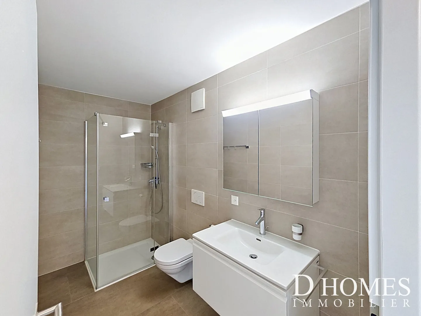 Stunning 4.5-room apartment--terrace and lake view - Photo 7 of 9
