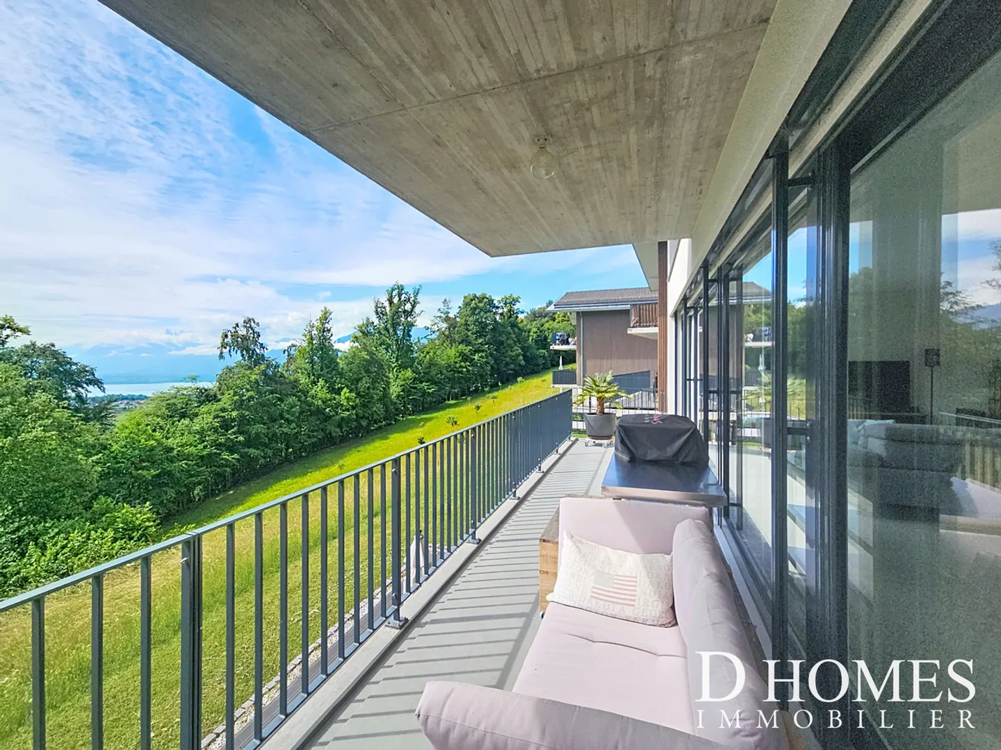 Stunning 4.5-room apartment--terrace and lake view - Photo 9 of 9