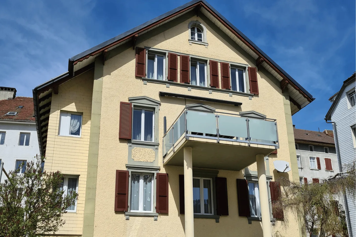 Charmanter Wohnbau in Viager, teilweise bewohnt, in St-Imier - Foto 1 di 3