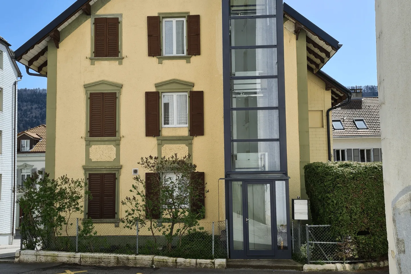 Charmanter Wohnbau in Viager, teilweise bewohnt, in St-Imier - Foto 2 di 3