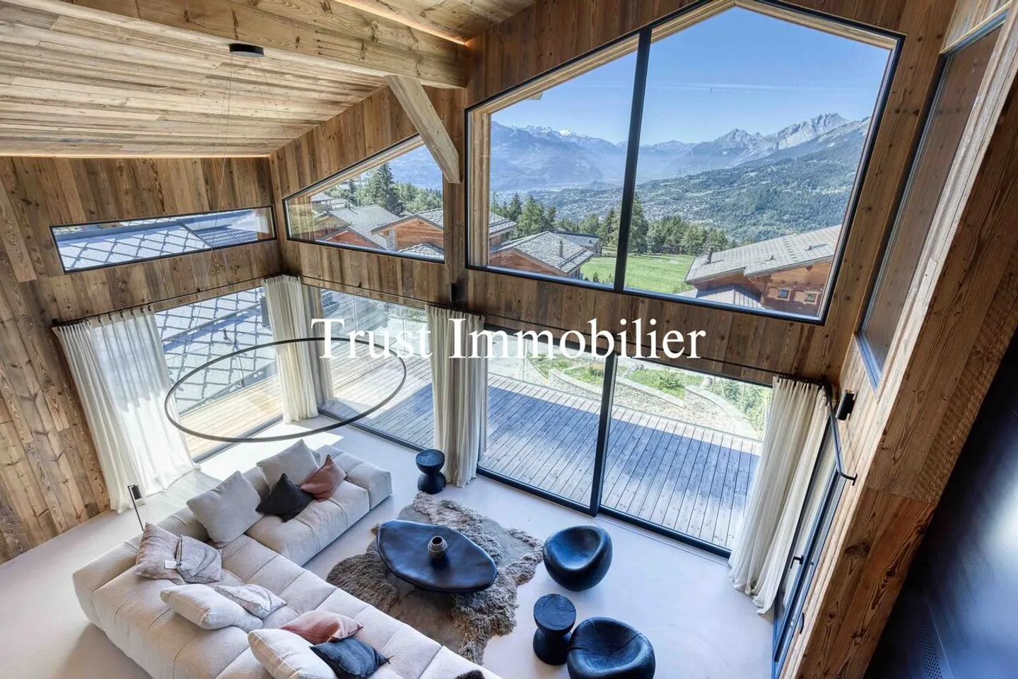 6001. Rare Chalet, 15 min walk from the Regent - Photo 5 of 25