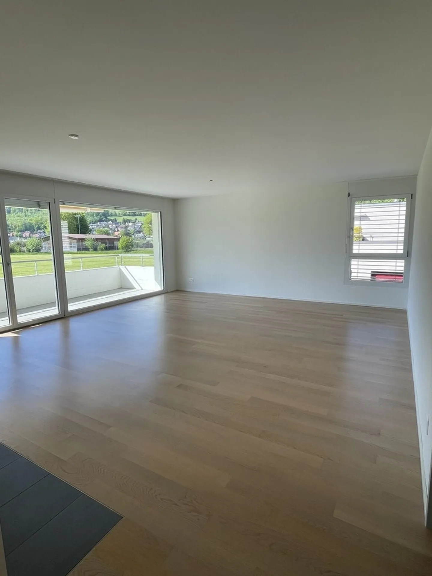 Appartement 3.5 pièces calme et ensoleillé dans un quartier familial - Photo 3 sur 8