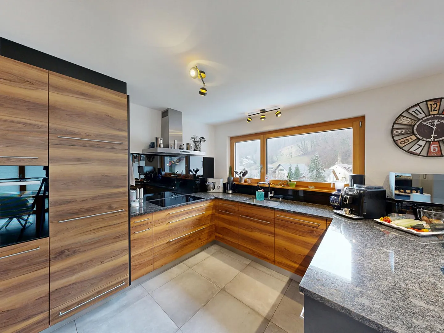 Elegante casa unifamiliare di 4,5 locali in un ambiente naturale - Foto 6 di 15