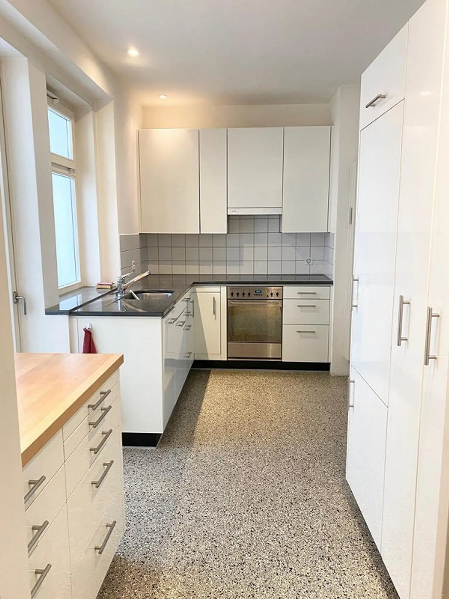 Original apartment with balconies in a central old town location in Basel - Photo 2 of 11