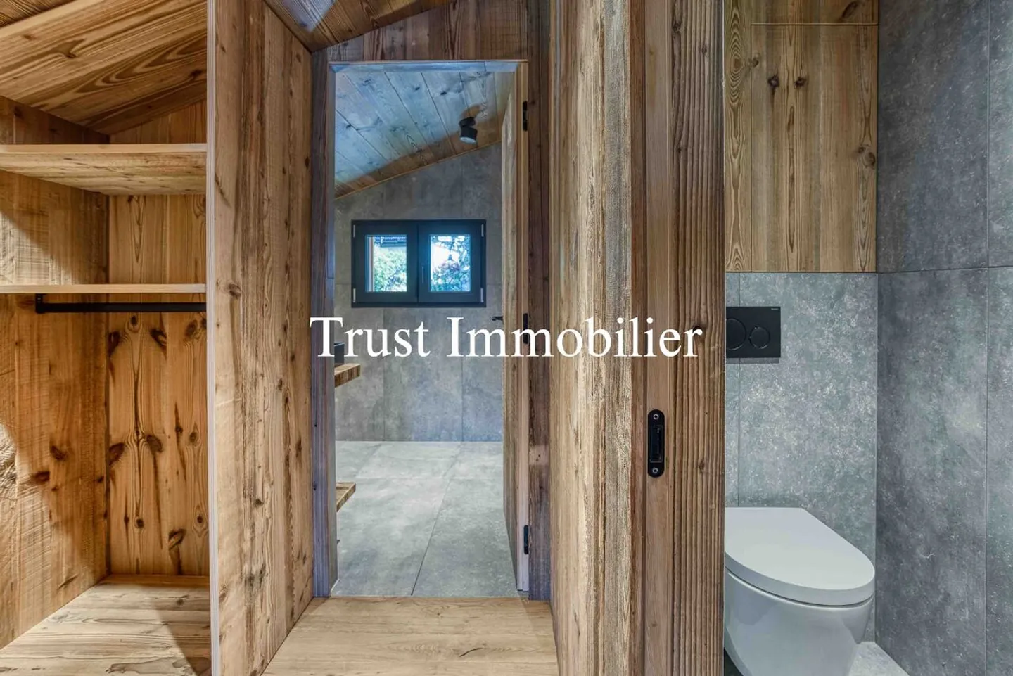 6001. Rare Chalet, 15 min walk from the Regent - Photo 17 of 25
