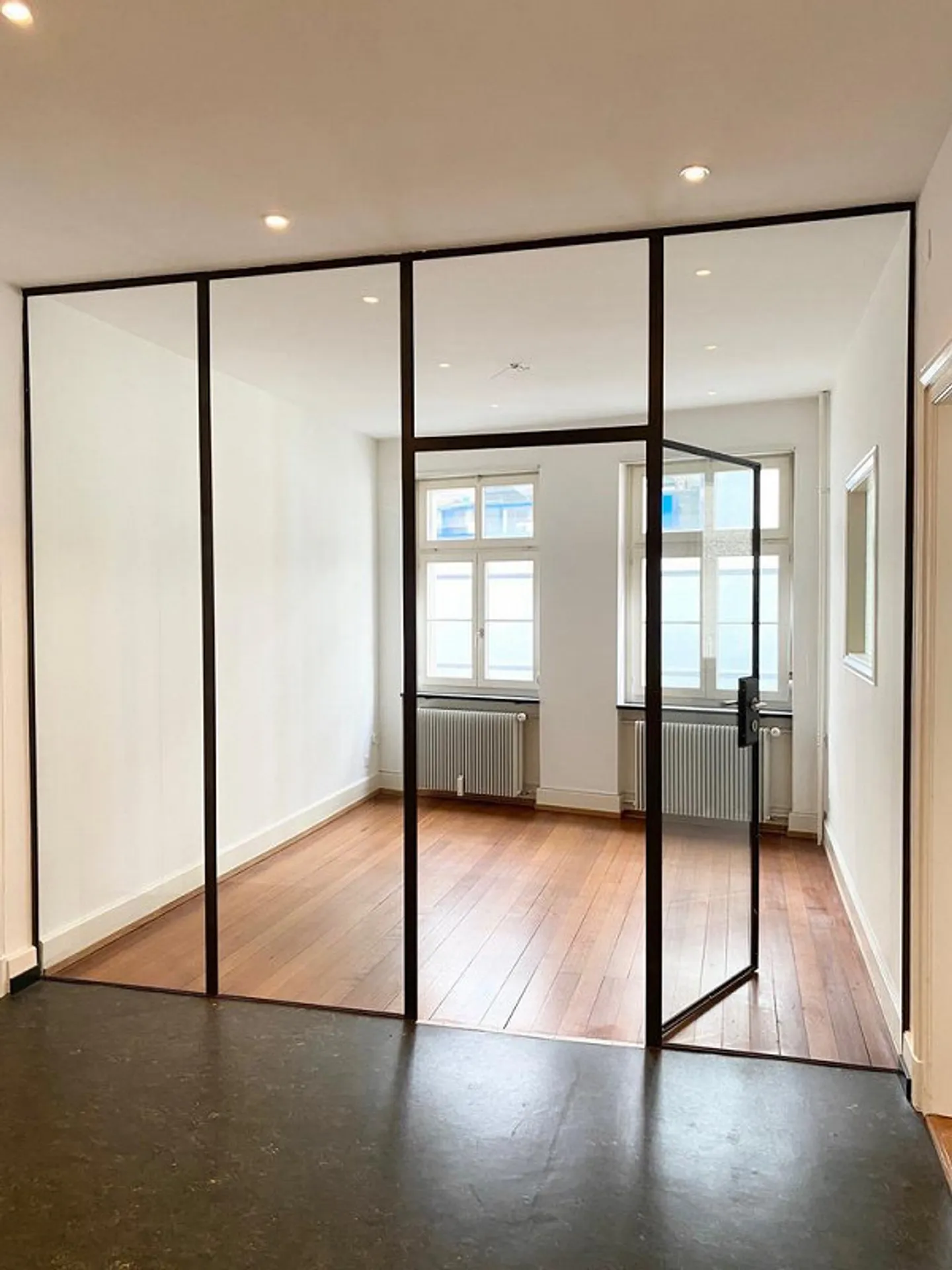 Original apartment with balconies in a central old town location in Basel - Photo 3 of 11