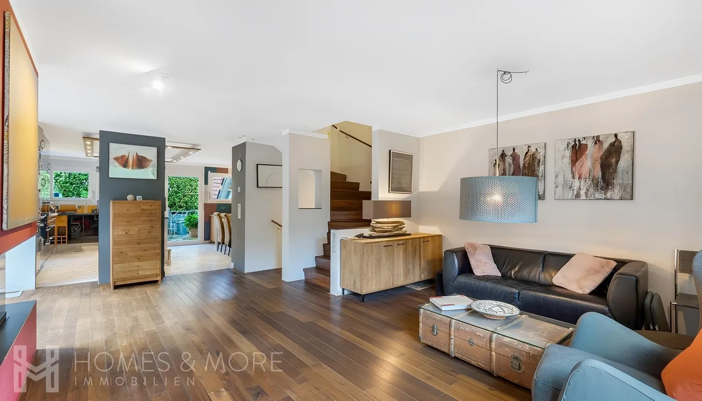 YOUR NEW HOME - MODERN, FAMILY-FRIENDLY AND QUIETLY LOCATED - Photo 3 of 10